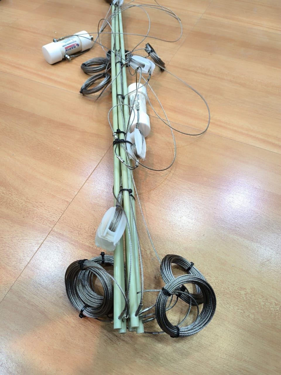 3 Wire Broadband Antenna 0DB UHF, 3DB UHF, 6DB UHF, 0DB VHF, 3DB VHF Suppliers Sellers in India, Delhi